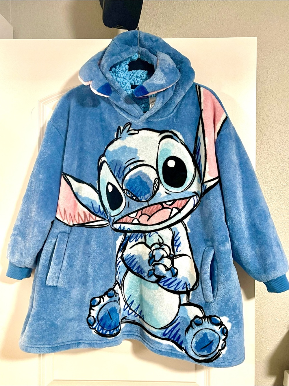 Disney Stitch OS pullover hooded Snuggie